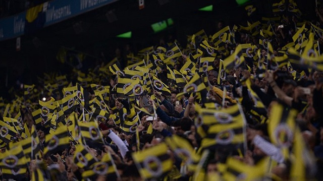 Fenerbahçeli taraftarlar, Bursaspor maçı öncesi tribünlere ilk olarak Ozan Tufan'ı davet etti.
