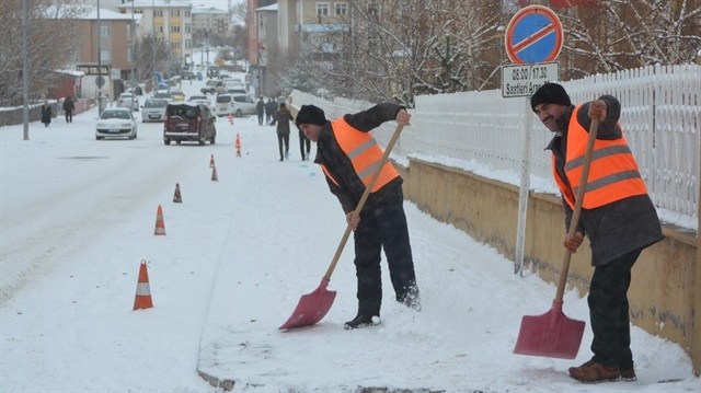 Ardahan’da kar yağışı sebebiyle okullar tatil edildi. 