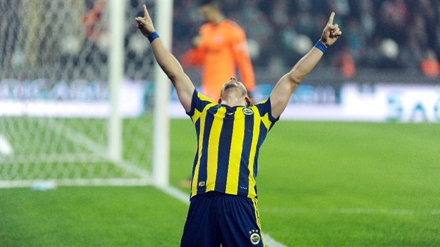 Fenerbahçe'nin Brezilyalı futbolcusu Giuliano, sezon başından bu yana sarı lacivertli formayla çıktığı 14 lig maçında 8 gol attı, 1 asist yaptı. 