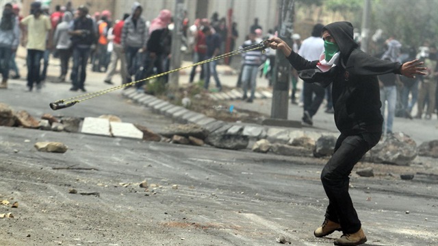 مواجهات بين فلسطينيين والجيش الإسرائيلي قرب رام الله

