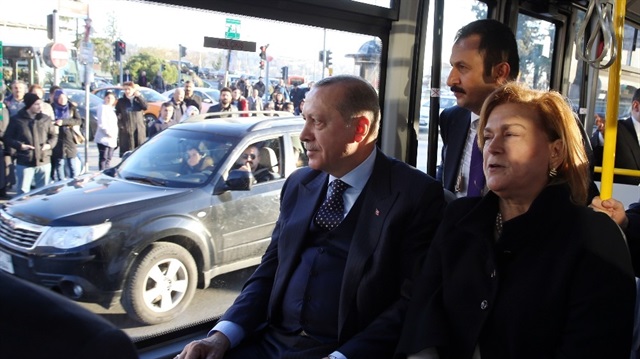 Erdoğan elektrikli otobüsle Mabeyn Köşkü’ne giderken