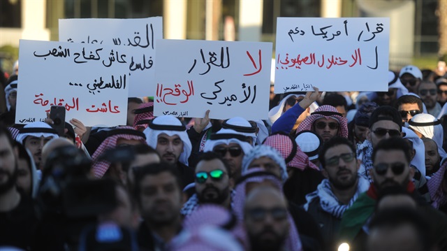 ABD'nin Kudüs'ü işgalci İsrail'in başkenti olarak tanıma kararı Kuveyt'te protesto edildi.