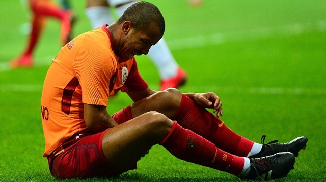 Galatasaray'ın Brezilyalı sağ beki Mariano, Akhisar maçında yaşadığı sakatlık sebebiyle oyuna devam edememişti.