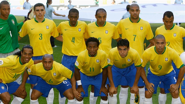 Brezilya'nın efsane kadrolarında mücadele eden Lucio, milli takımının kaptanlığını da üstlenmişti. (Sol üstten ikinci) 