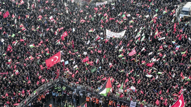 مئات الآلاف في مظاهرة حاشدة بإسطنبول رفضًا لقرار ترامب