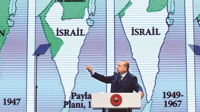 Erdoğan, “Kudüs, devlet terörü uygulayan bir ülkenin insafına terk edilemez. İsrail, bir işgal devletidir” dedi.