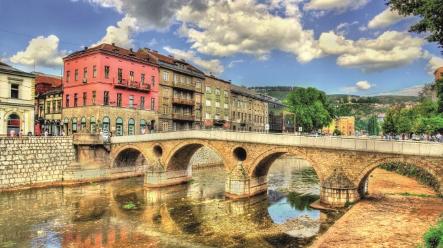 Bosna Hersek'in başkenti Saraybosna, ilk kez yurtdışına seyahat edecekler için biçilmiş kaftan.