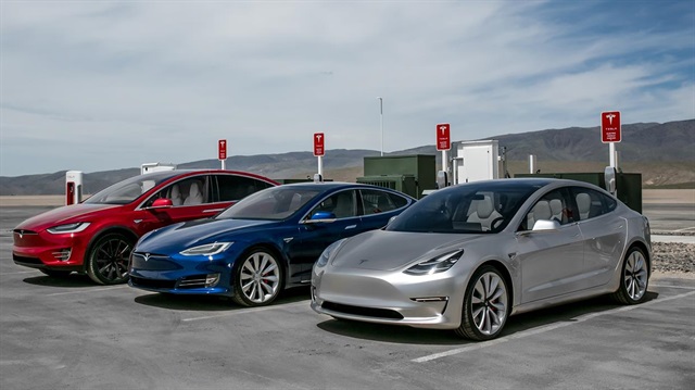Elektrikli otomobil üreticisi Tesla'nın şarj istasyonlarını Gersan Elektrik üretecek.