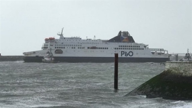 Fransa'da 300 yolcusu olan feribot karaya oturduğu bildirildi.
