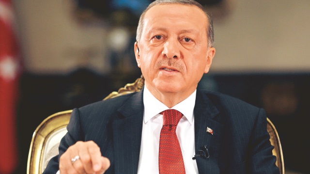 “Dünya İnsan Hakları Günü” faaliyetine katılan Cumhurbaşkanı Tayyip Erdoğan, ABD ve İsrail’e yönelik tepkisini sürdürdü. 