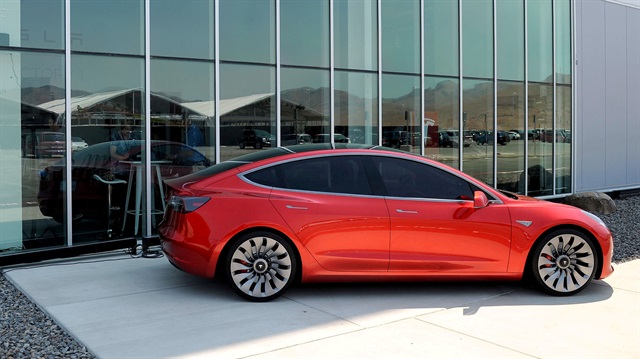 Tesla, Model 3 teslimatlarının hızlanmasıyla satış rekoruna koşuyor