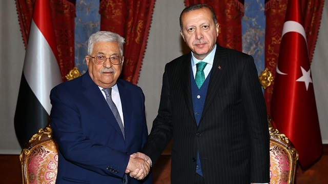 Filistin Devlet Başkanı Abbas İstanbul'a indikten sonra Cumhurbaşkanı Erdoğan ile bir araya geldi.