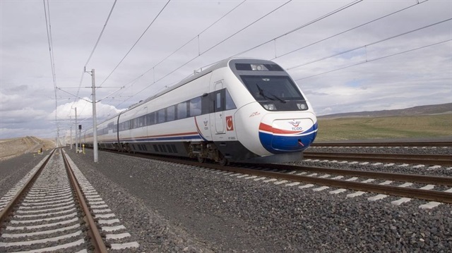 Kayseri'deki demiryolu hattına 27 bin 500 volt yüksek gerilim verilecek.