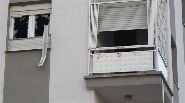 Eşi ve üç çocuğunu öldüren şahıs balkondan atladı. 