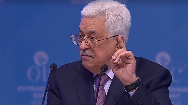 Filistin Devlet Başkanı Mahmud Abbas, İslam İşbirliği Teşkilatı Olağanüstü Zirvesi'nde konuşuyor.