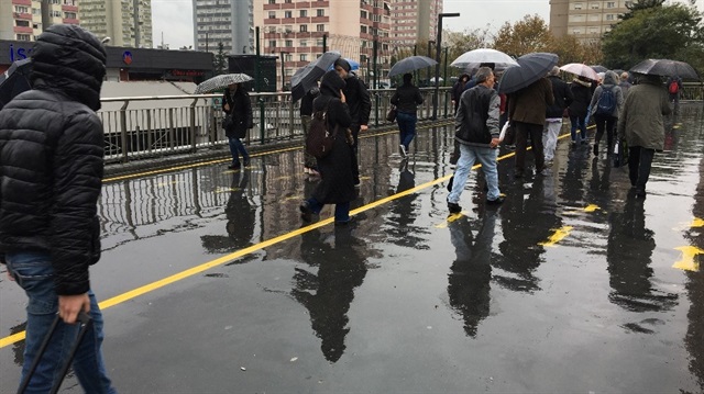 İstanbul, cumartesi gününden itibaren yağışlı havanın etkisi altına girecek. 