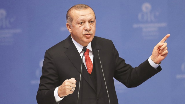 Gündem maddesi Kudüs olan zirvenin açılış konuşmasını Cumhurbaşkanı Tayyip Erdoğan yaptı.