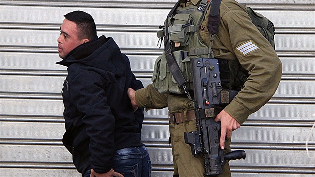 İsrail askerleri El-Halil'de down sendromlu Filistinli Muhammad Al-Taweel'i gözaltına almıştı. (Anadolu Ajansı)
