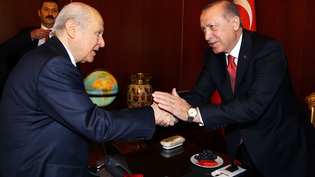 Cumhurbaşkanı Recep Tayyip Erdoğan ve MHP Genel Başkanı Devlet Bahçeli, yeni yasama yılının açılışı öncesinde TBMM'de selamlaşmıştı.