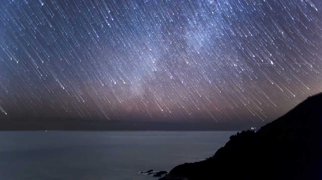 "Meteor yağmurlarının kralı" olarak bilinen Geminid, 3200 Phaethon adlı sönük bir kuyrukluyıldızın, Güneş etrafındaki yörüngesinde dönerken arkasında bıraktığı kaya parçaları sonucunda oluşuyor.