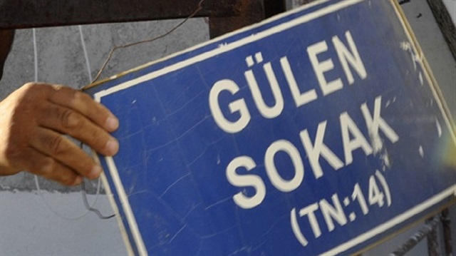 Hakan Şükür'ün adını taşıyan sokağın ismi "Şehit Halil Kantarcı Sokağı" olarak değiştirildi.