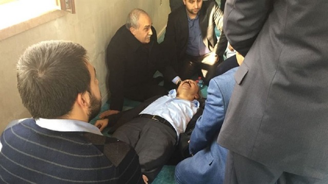 Doktor olan Bakan Fakıbaba camide fenalaşan vatandaşa müdahale etti.