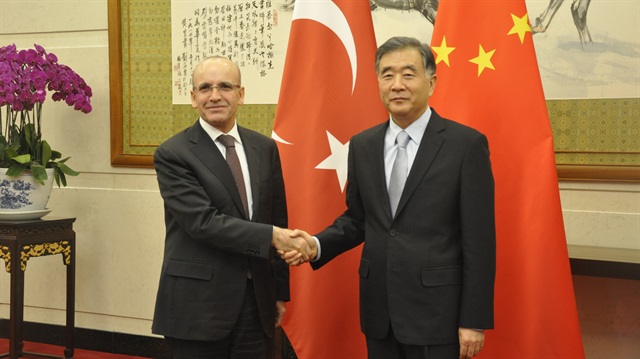 Turkish Deputy Prime Minister Mehmet Şimşek (L) and his Chinese counterpart Wang Yang (R)