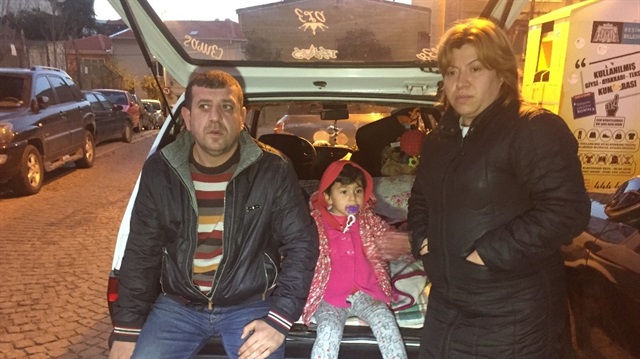 Beşiktaş’ta evleri olmayan aile, arabada yaşıyor ve yardım istiyor.