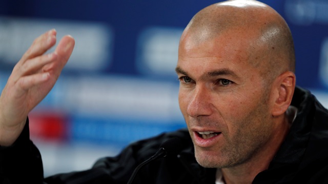 Zidane yönetimindeki Real Madrid, ligde Barcelona'nın 8 puan gerisinde kaldı.