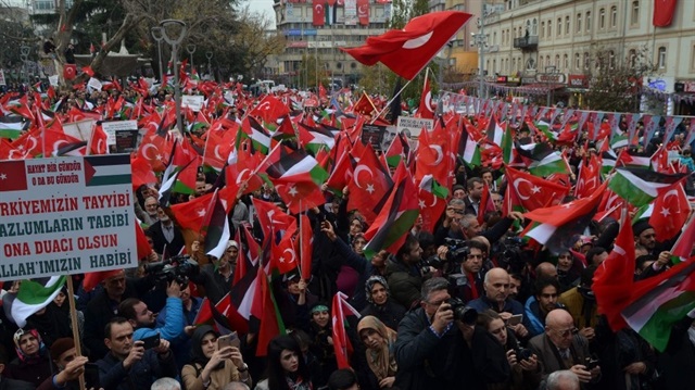 Trabzon Kudüs Platformu öncülüğünde düzenlenen protesto gösterisine çok sayıda kişi katıldı