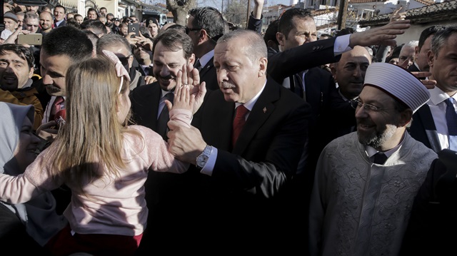 Cumhurbaşkanı Erdoğan Gümülcine'de sevgi gösterileriyle karşılanmıştı. 