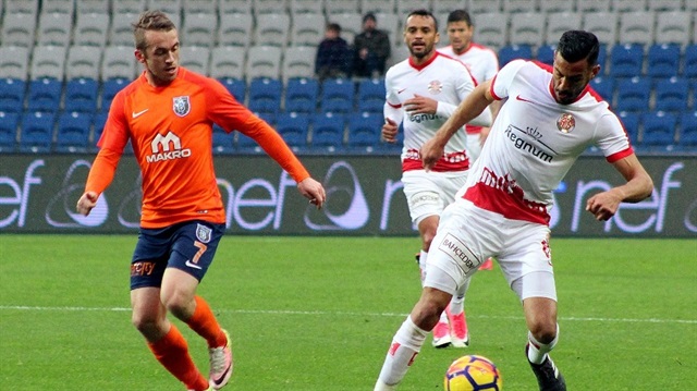 Medipol Başakşehir, bu galibiyetle maç fazlasıyla liderliğe yükseldi.