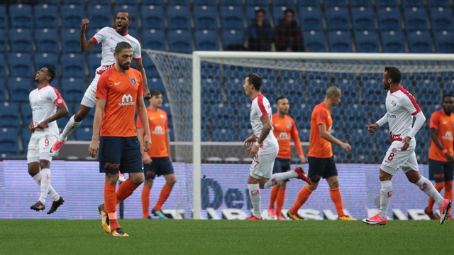 Başakşehir 7. dakikada geriye düştüğü maçtan 4-1 galip ayrıldı.