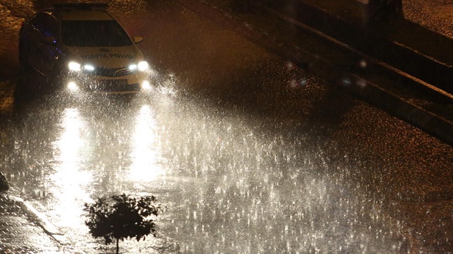 ​İstanbul’da yağmur akşam saatlerinde etkisini arttırdı.