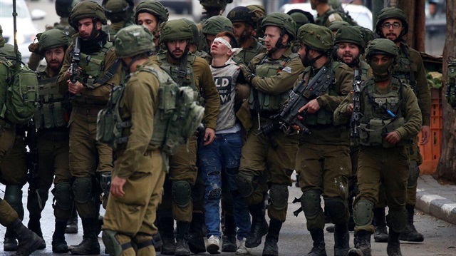 İşgalci İsrail askerleri, 14 yaşındaki Cüneydi'yi işte böyle gözaltına almıştı.