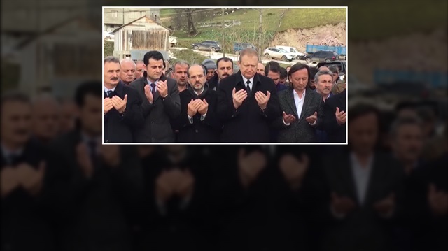 Yeni Şafak ve TVNET Genel Yayın Yönetmeni İbrahim Karagül'ün ağabeyi Ekrem Karagül'ün cenazesine Albayrak Holding Yönetim Kurulu üyesi Nuri Albayrak da katıldı. 