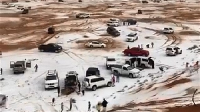 Ice covers UAE desert