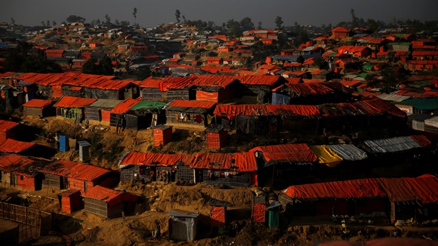 Arakanlı Müslümanlara ait 40 köy Myanmar tarafından yakıldı. (Fotoğraf: Reuters)