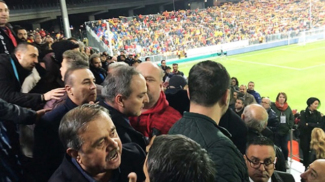 İzmir'de oynanan maçın protokol tribününde Konyalı yöneticilere çirkin saldırıda bulunuldu.