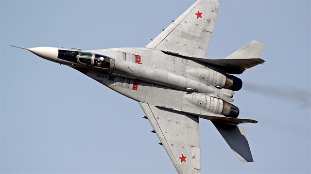 Rus yapımı MiG-29 tipi bir savaş uçağı