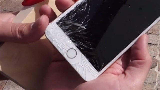 Kırılan telefon ekranları hem kullanıcı hatası olması hem de tamir masraflarıyla çok fazla can sıkıyor. 