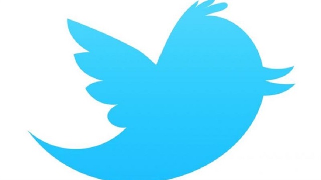 "تويتر" يعلق حسابات مجموعة يمينية متطرفة في بريطانيا