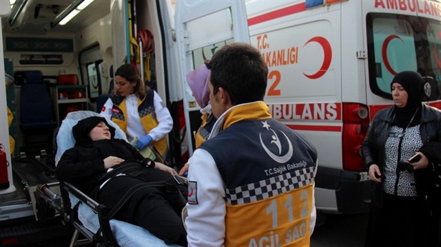 Hatay'daki kazada yaralılar ambulanslarla hastanelere taşındı