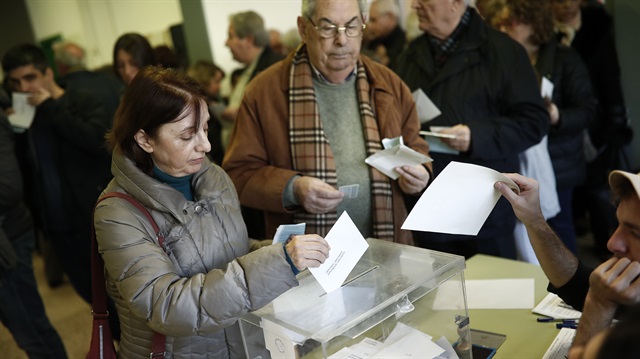 Katalonya parlamento öncesi seçimi için sandık başına gitti. 