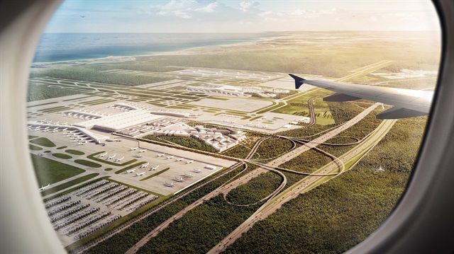 Havalimanındaki iki bağımsız pist, 1 milyon 200 bin metrekare kapalı alanlı terminal binası, 30 bin araçlı kapalı otopark 29 Ekim 2018'de açılacak.