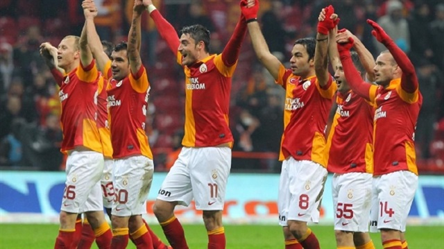 Riera Galatasaray'da 3 sezon forma giymişti.