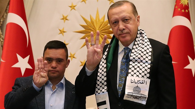 Cumhurbaşkanı Erdoğan, down sendromlu Filistinli genci kabul etti.
