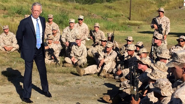 ABD Savunma Bakanı Jim Mattis, 82. Hava Bölüğünde askerlere hitap etti.