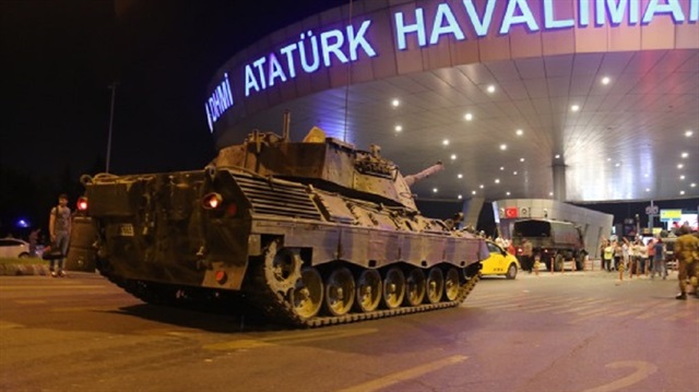 15 Temmuz gecesi FETÖ askerler tanklarla havalimanını işgal etmişti.