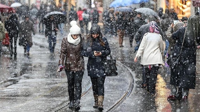 İstanbul’da kar yağışı başladı.